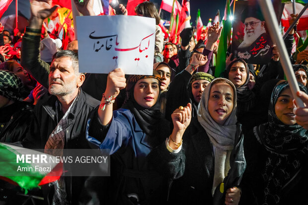 اجتماع پرشور مردم شیراز در خیابان معالی آباد