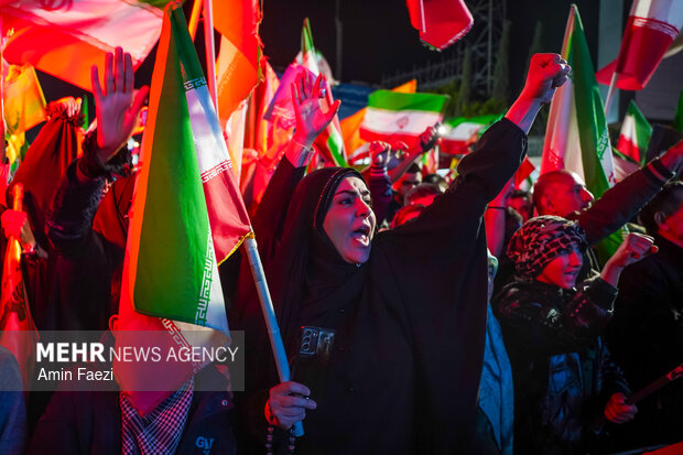 اجتماع پرشور مردم شیراز در خیابان معالی آباد