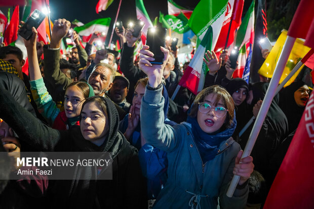 اجتماع پرشور مردم شیراز در خیابان معالی آباد