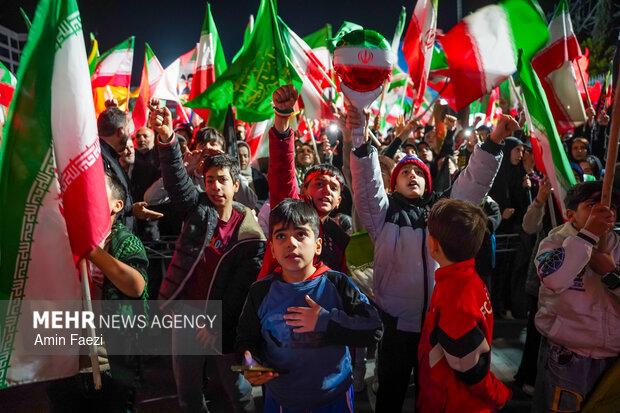 اجتماع پرشور مردم شیراز در خیابان معالی آباد