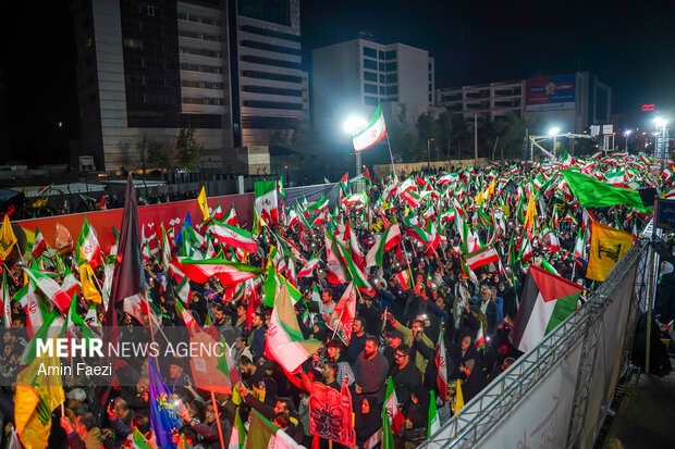 اجتماع پرشور مردم شیراز در خیابان معالی آباد
