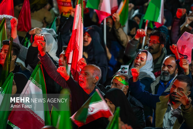 اجتماع پرشور مردم شیراز در خیابان معالی آباد