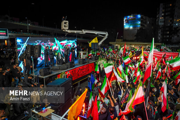 اجتماع پرشور مردم شیراز در خیابان معالی آباد