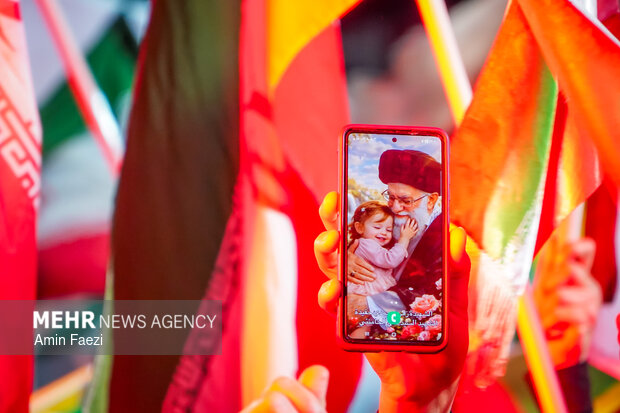 اجتماع پرشور مردم شیراز در خیابان معالی آباد