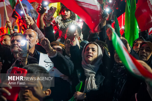 اجتماع پرشور مردم شیراز در خیابان معالی آباد