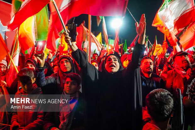اجتماع پرشور مردم شیراز در خیابان معالی آباد