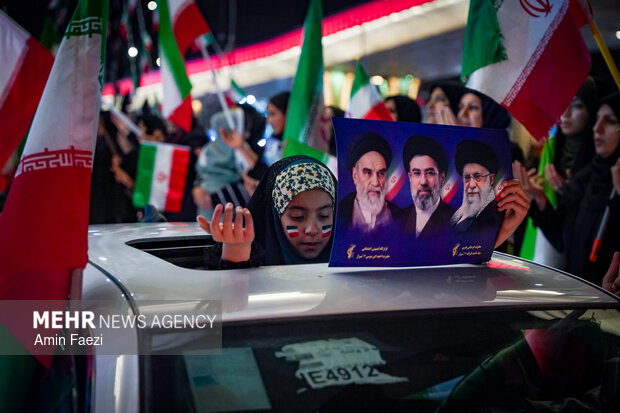 People in Shiraz pledges allegiance to news Leader
