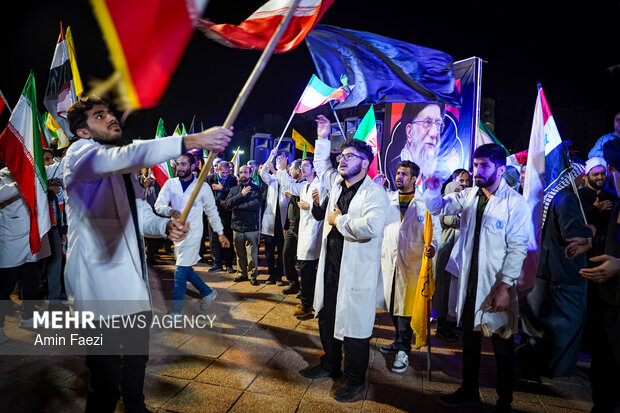 People in Shiraz pledges allegiance to news Leader
