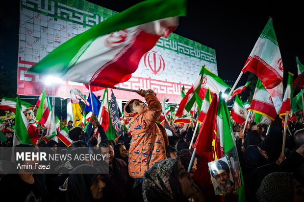People in Shiraz pledges allegiance to news Leader
