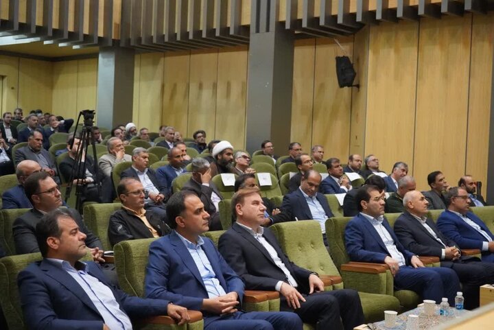 فرماندار بوشهر: اعتبارات ملی برای توسعه زیرساختهای خارگ ضروری است فرماندار بوشهر: اعتبارات ملی برای توسعه زیرساختهای خارگ ضروری است