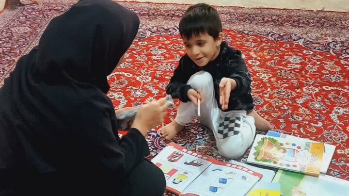 حکایت کلاس تک نفره در مرکز شبانه‌روزی؛ معلمی که جنگ را تسلیم کرد!