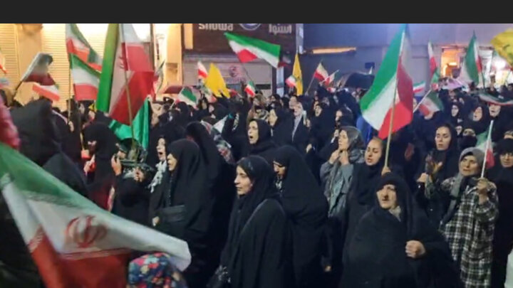 مردم رامسر خیابان را رها نمی کنند