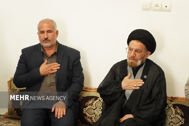 دیدار نماینده ولی‌فقیه در لرستان با خانواده شهدای جنگ رمضان