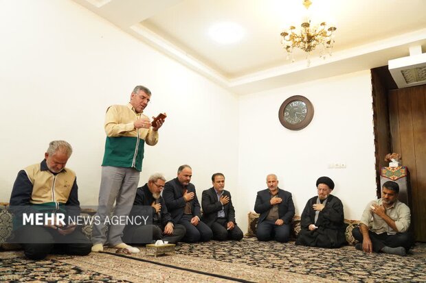 دیدار نماینده ولی‌فقیه در لرستان با خانواده شهدای جنگ رمضان