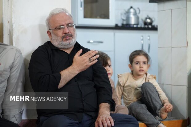 دیدار نماینده ولی‌فقیه در لرستان با خانواده شهدای جنگ رمضان