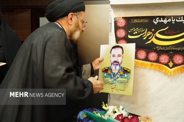 دیدار نماینده ولی‌فقیه در لرستان با خانواده شهدای جنگ رمضان