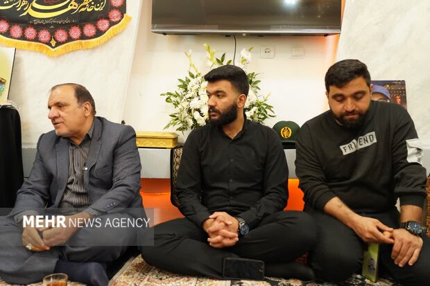 دیدار نماینده ولی‌فقیه در لرستان با خانواده شهدای جنگ رمضان