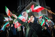 İran halkı meydanlarda