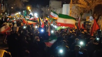 اجتماع گرم مردم بام‌ایران در هوای سرد شهرکرد