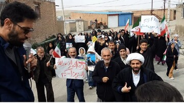 همدلی در روستاهای کردستان؛ از رژه‌های خودرویی تا شعارهای وحدت‌ آفرین