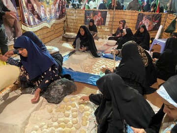 زنان ایل لری شهرستان «رابر» برای رزمندگان ایران نان می‌پزند