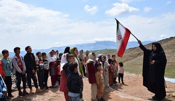 کاروان «پیک امید» به میان کودکان مناطق محروم پلدختر رفت
