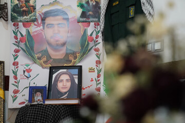 ادای احترام به خانواده‌ای با ۵ شهید در لرستان