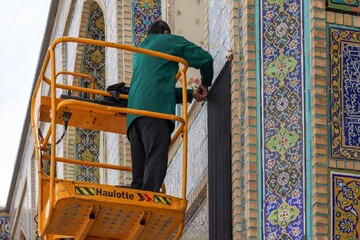 نصب کتیبه های ویژه شهادت حضرت فاطمه(س) در حرم رضوی