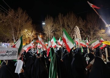 طنین شعار «هیهات من الذله» مردم شازند در شب چهل و چهارم قرار عاشقی