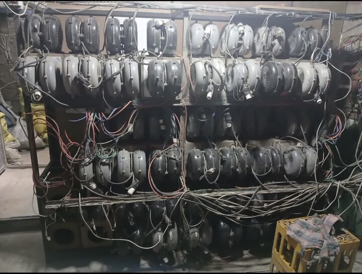 جمع آوری ۶۷ دستگاه ماینر غیرمجاز متصل به اینترنت استارلینک در شیراز