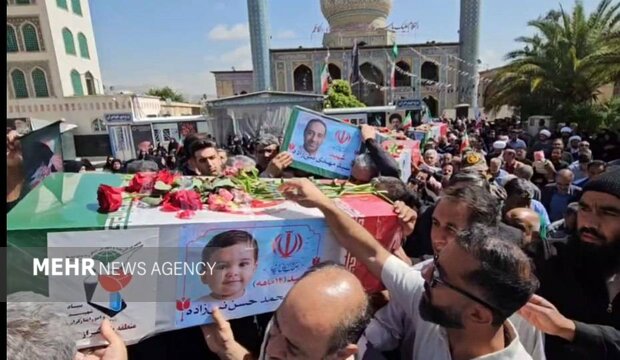 پرواز از زمین تا بهشت؛ تشییع یک خانواده آسمانی در شیراز