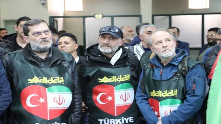 Turkish solidarity aid convoy enters Iran via border gate