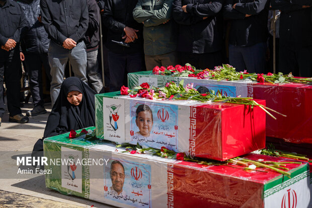 تشییع شهید نبی زاده و خانواده اش در شیراز