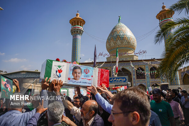 تشییع شهید نبی زاده و خانواده اش در شیراز