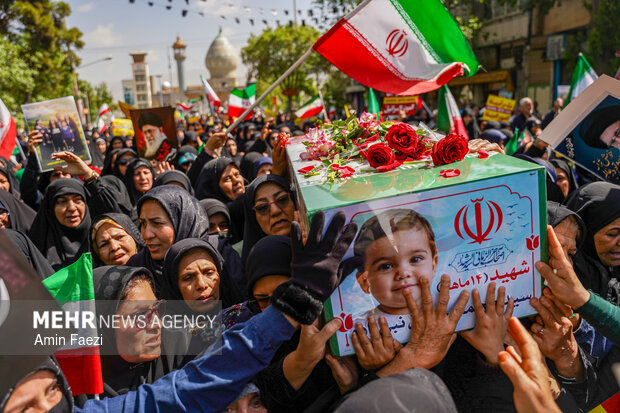 تشییع شهید نبی زاده و خانواده اش در شیراز