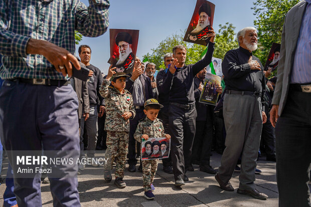 تشییع شهید نبی زاده اش و خانواده در شیراز