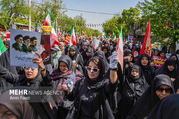 تشییع شهید نبی زاده و خانواده  اش در شیراز