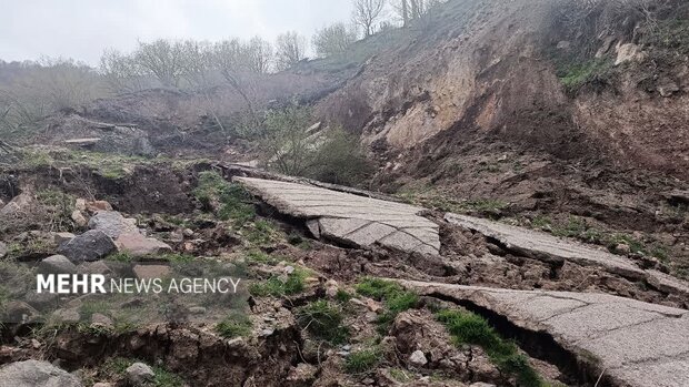 رانش زمین در روستای لشکان رودسر؛ ۷ واحد مسکونی در معرض خطر است