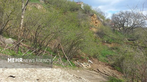 رانش زمین در روستای لشکان رودسر؛ ۷ واحد مسکونی در معرض خطر است
