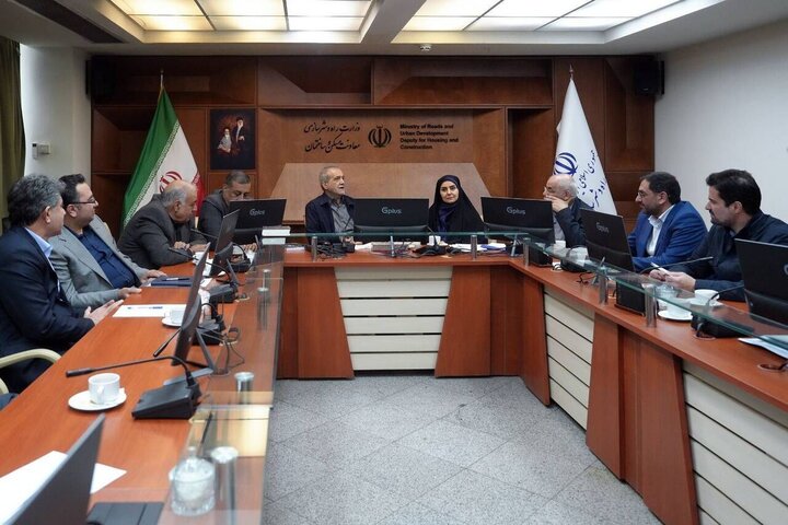 بزشكيان: تصور العدو بشأن الانهيار السريع للبلاد تبدد أمام صمود الشعب الإيراني