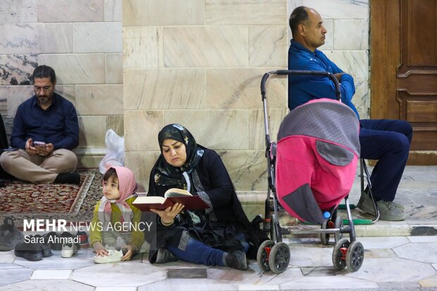 حال و هوای مطهر رضوی  در سوگ شهادت امام جعفر صادق (ع) در حرم امام رضا(ع)
