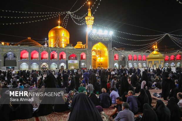 حال و هوای مطهر رضوی  در سوگ شهادت امام جعفر صادق (ع) در حرم امام رضا(ع)