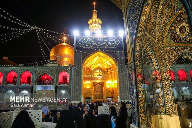 حال و هوای مطهر رضوی  در سوگ شهادت امام جعفر صادق (ع) در حرم امام رضا(ع)