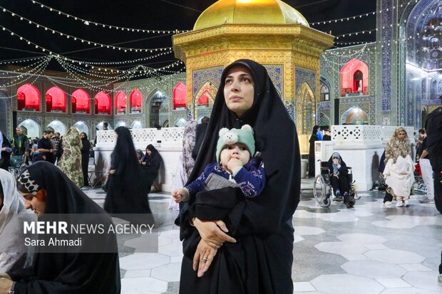 حال و هوای حرم رضوی در شب میلاد امام رضا(ع)
