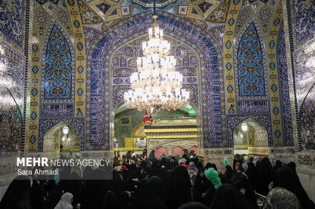 حال و هوای مطهر رضوی  در سوگ شهادت امام جعفر صادق (ع) در حرم امام رضا(ع)