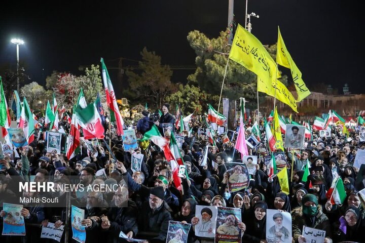 اجتماع حماسی مردم محلات در بیعت با رهبر انقلاب در شب چهل و چهارم عاشقی