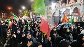 مردم آستانه اشرفیه با مهر از تداوم حضور خود در خیابان می‌گویند