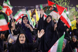 İran halkı yine meydanlarda