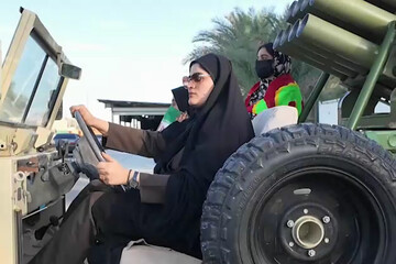 رژه نظامی بانوان سراوانی در حمایت از ایران