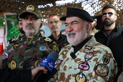 روز ارتش تجلی وحدت و اقتدار جبهه نظامی و مردمی در برابر دشمنان است